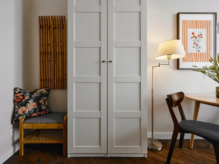 Wardrobe, bench and floor lamp