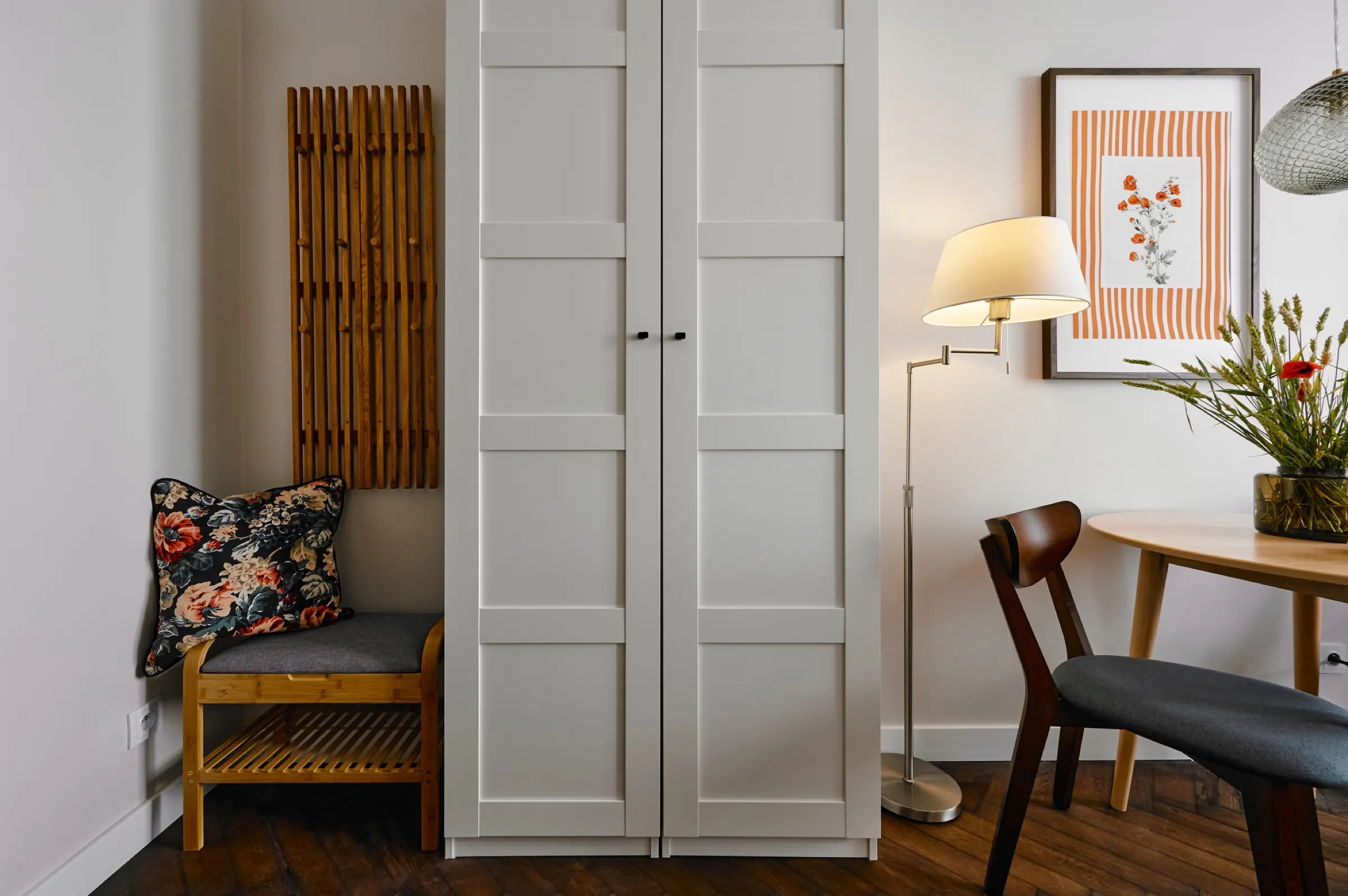 Wardrobe, bench and floor lamp