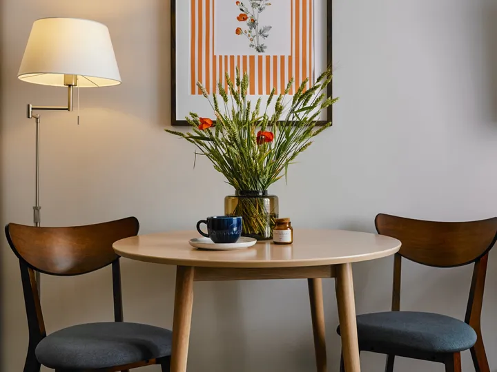 Round table with two chairs and a lamp