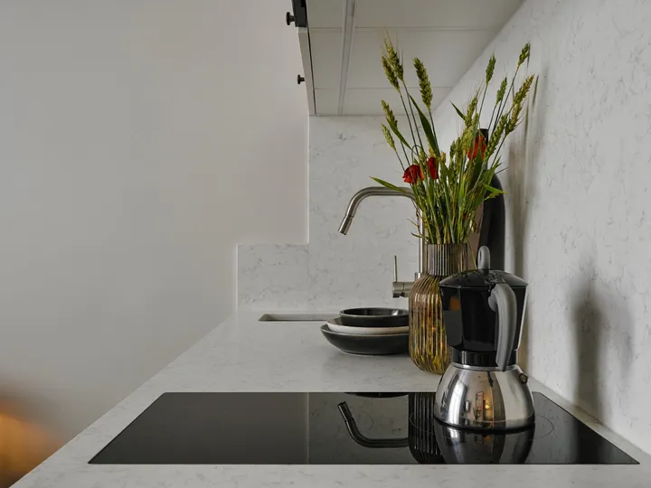Induction hob and a moka pot