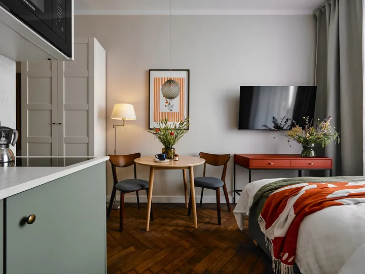 View from the kitchenette to the table and bed