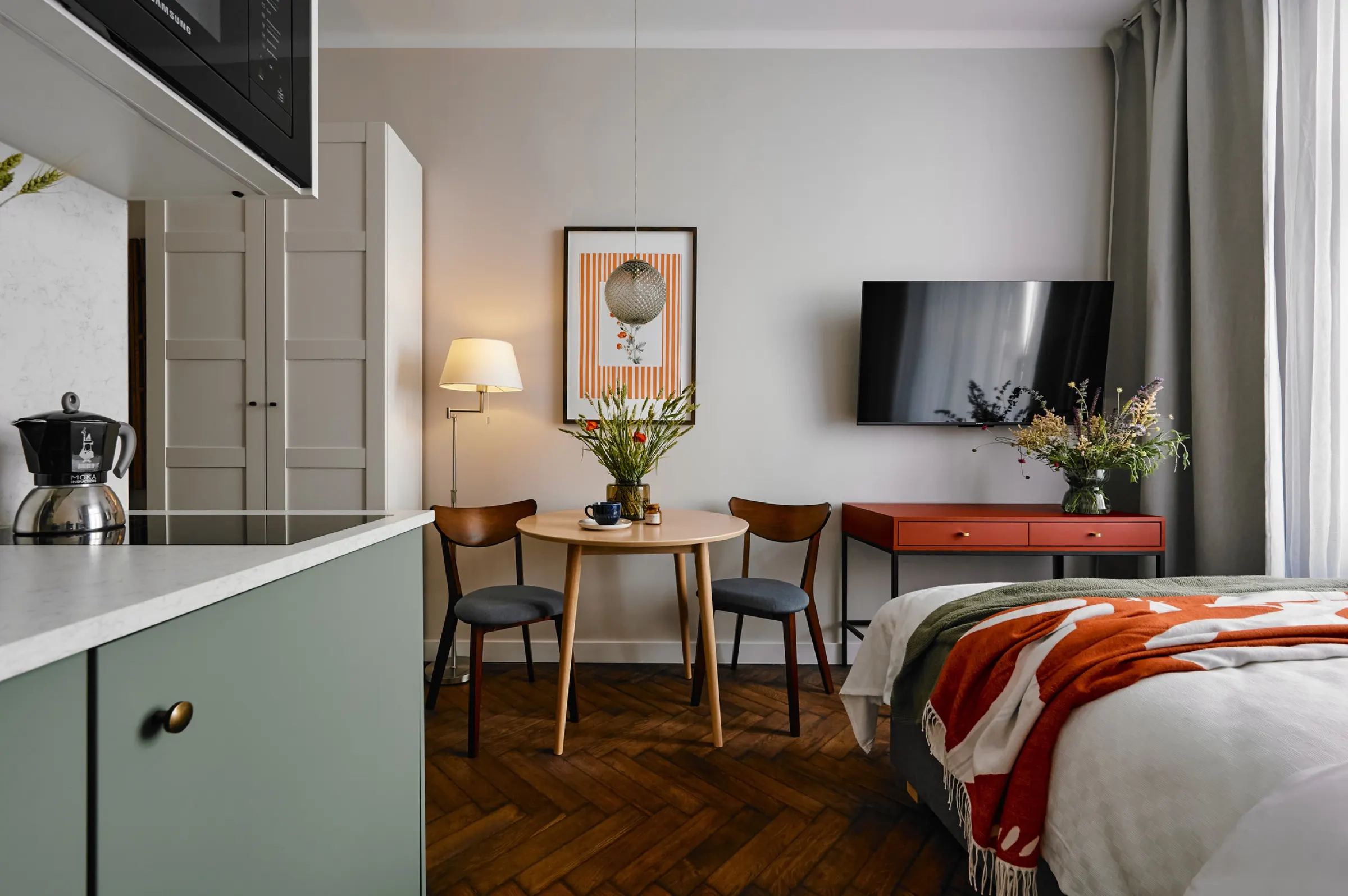 View from the kitchenette to the table and bed