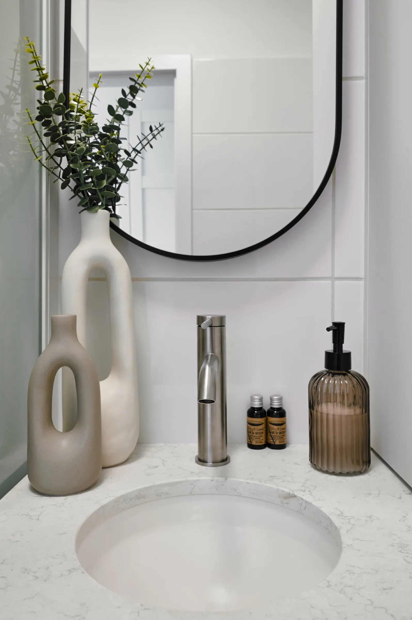 Washbasin with toiletries